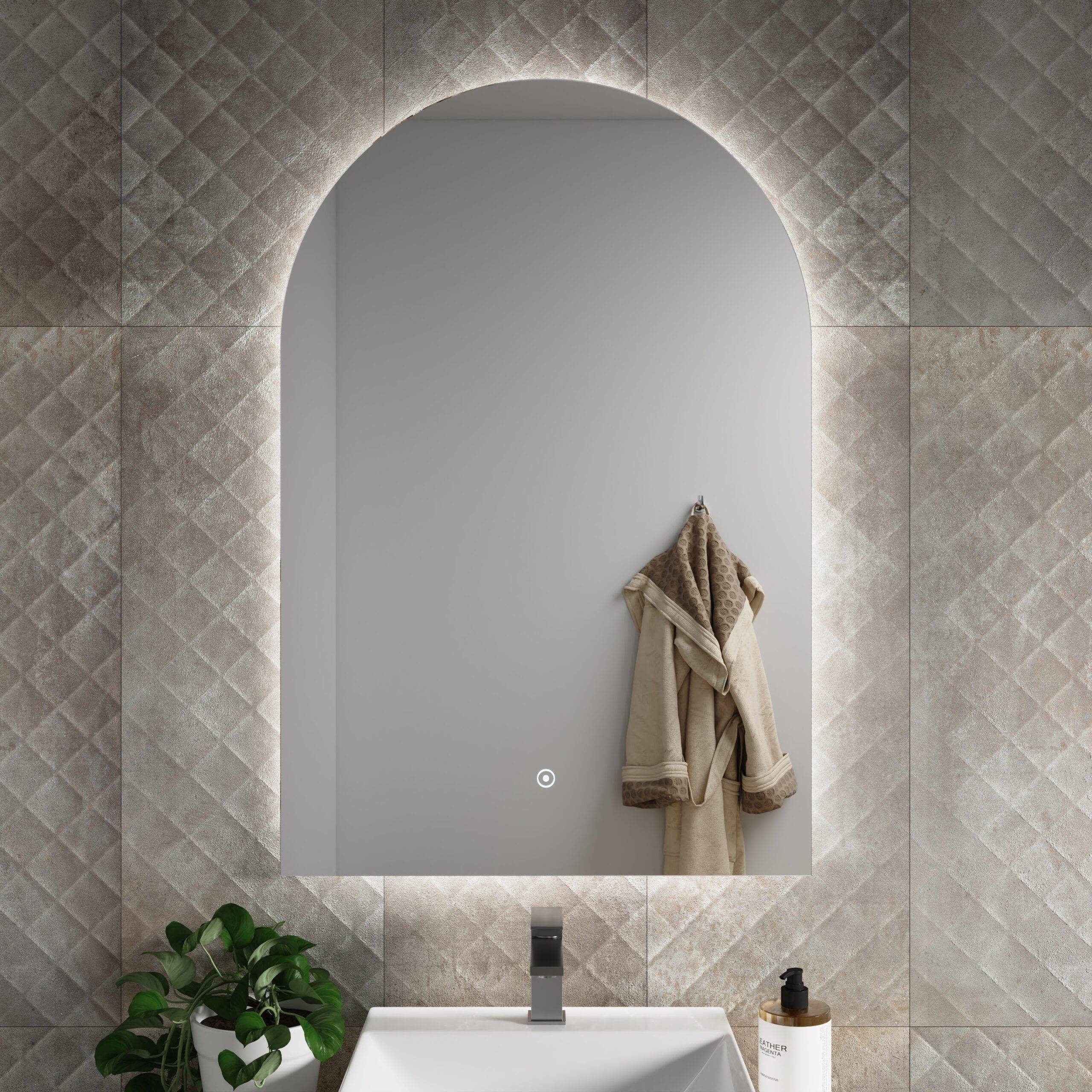 Espelho Arqueado LED ZUGO | Design Elegante com Iluminação Integrada